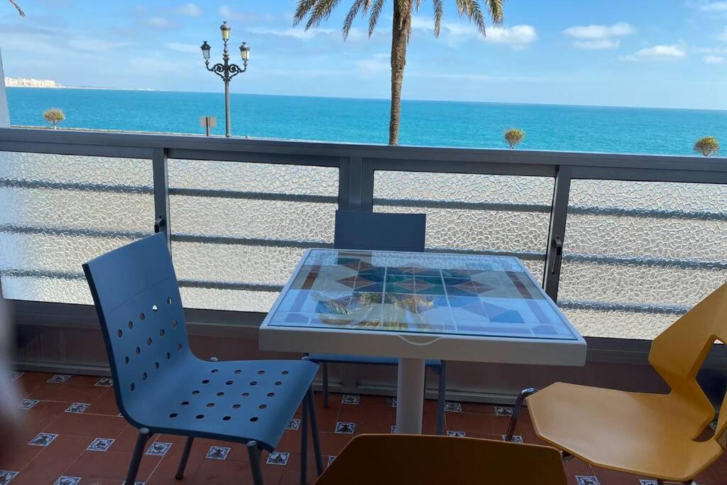 Apartamento The Traveller`s house Mirador playa la Caleta en Cádiz Exterior foto