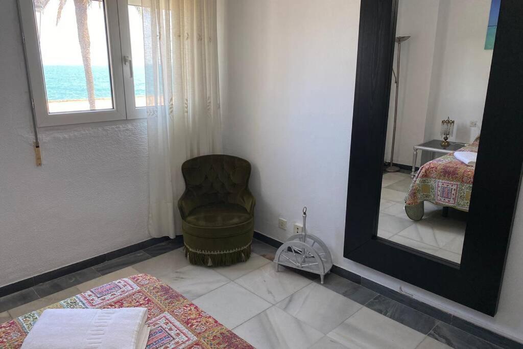 Apartamento The Traveller`s house Mirador playa la Caleta en Cádiz Exterior foto